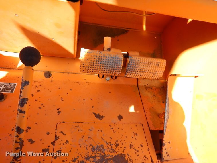 image for item GE9271 1979 Case 585C forklift