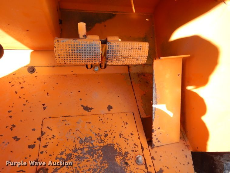 image for item GE9271 1979 Case 585C forklift