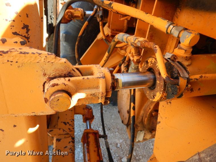 image for item GE9271 1979 Case 585C forklift