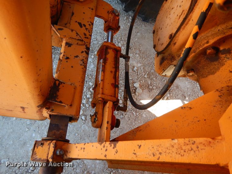 image for item GE9271 1979 Case 585C forklift