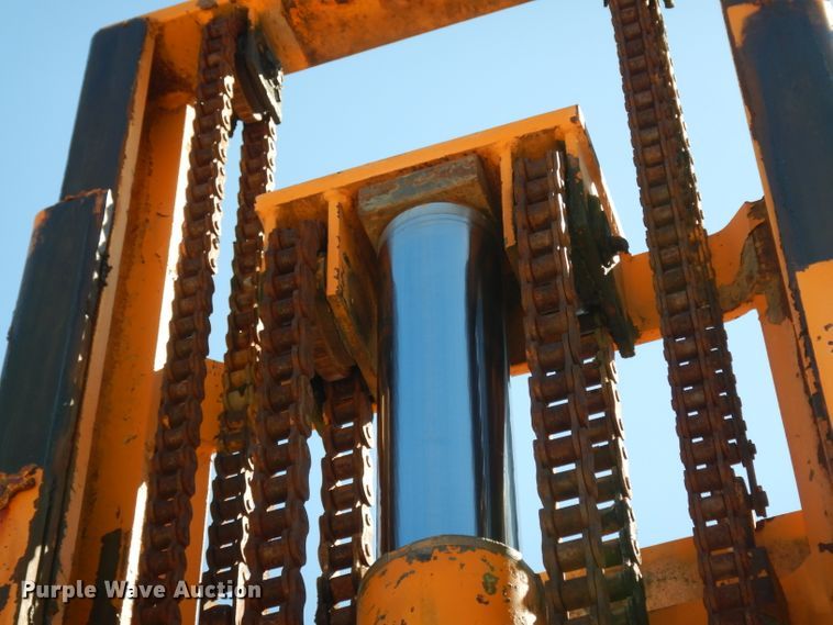 image for item GE9271 1979 Case 585C forklift