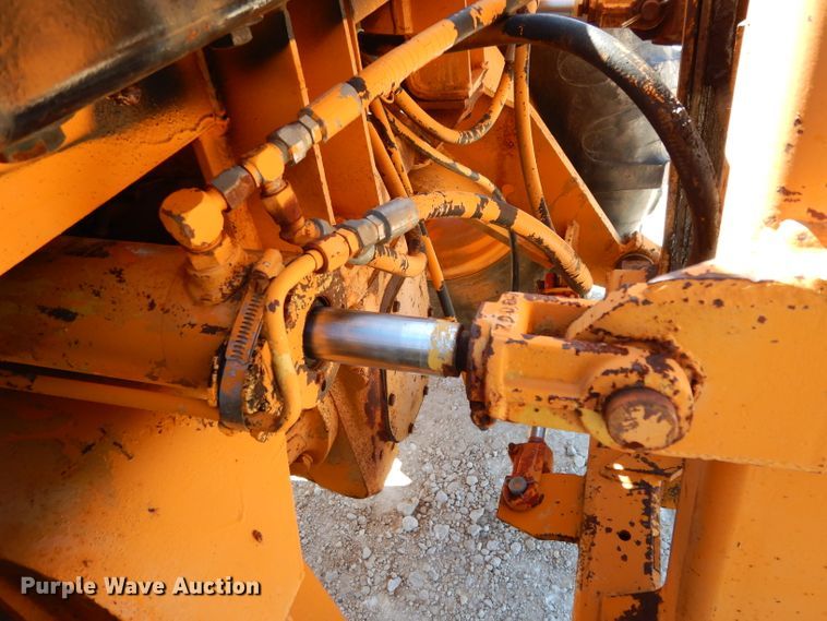 image for item GE9271 1979 Case 585C forklift