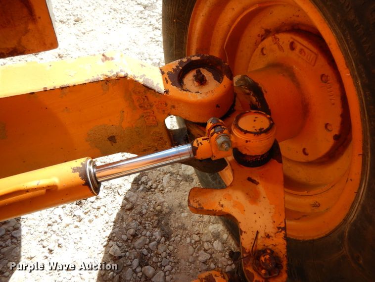 image for item GE9271 1979 Case 585C forklift