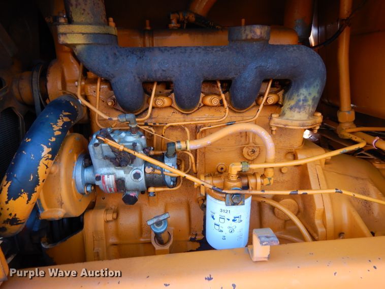 image for item GE9271 1979 Case 585C forklift