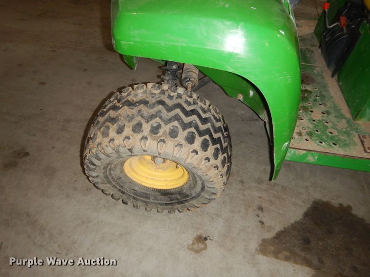 image for item GN9216 2000 John Deere Gator utility vehicle