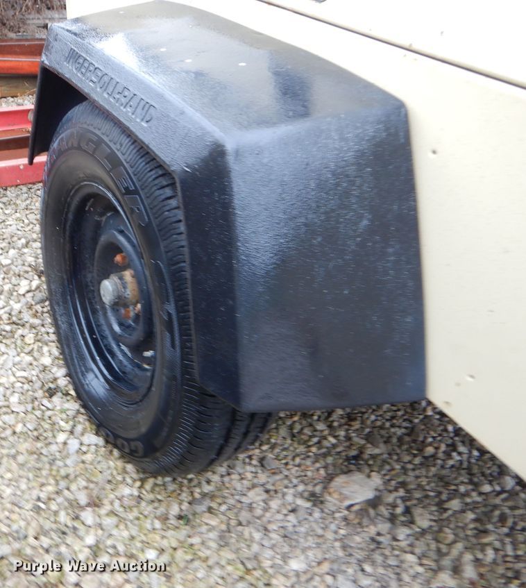 image for item GN9219 1999 Ingersoll Rand air compressor