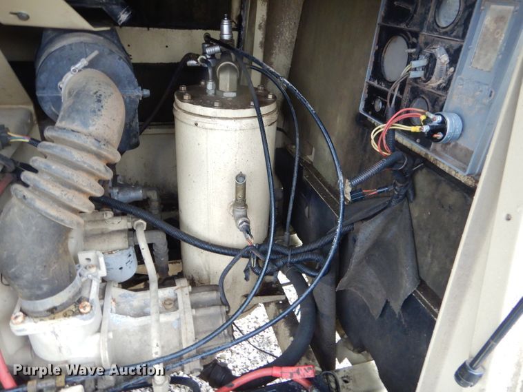 image for item GN9219 1999 Ingersoll Rand air compressor