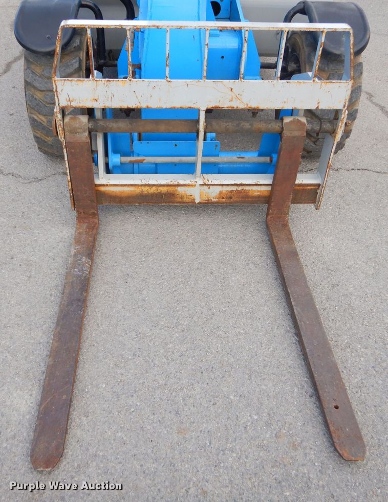 image for item GN9234 2010 Genie GTH-5510  telehandler