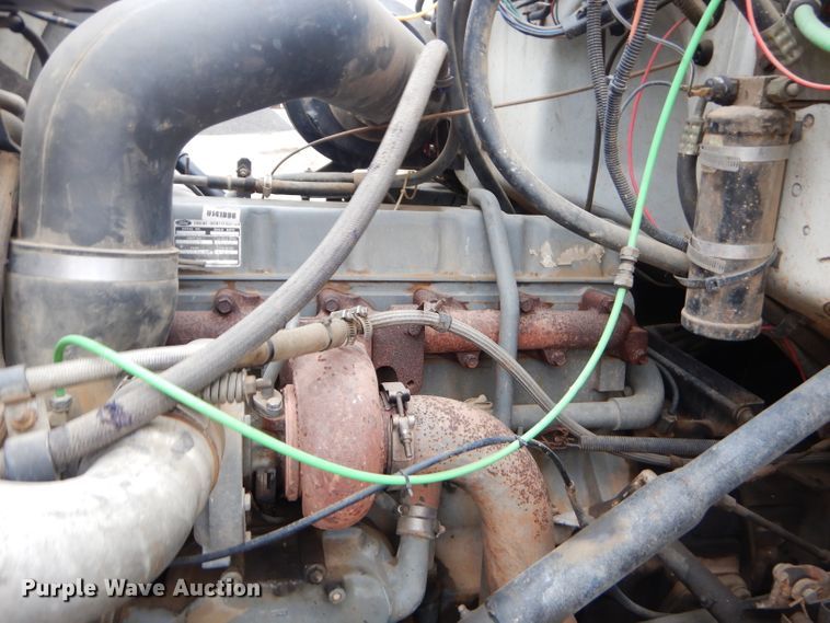 image for item GO9978 1992 Ford LA8000 water truck