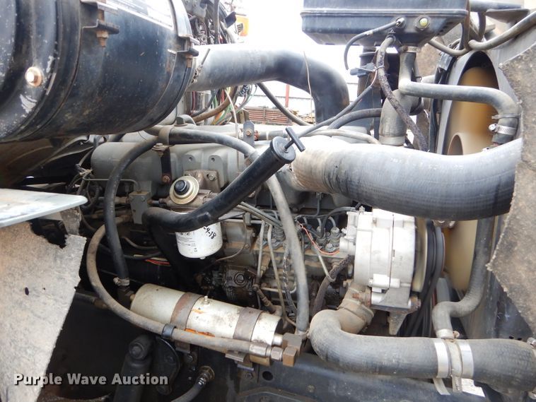 image for item GO9978 1992 Ford LA8000 water truck