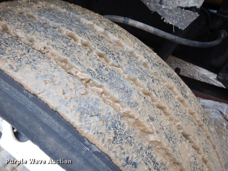 image for item GO9978 1992 Ford LA8000 water truck