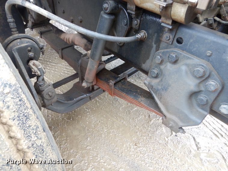 image for item GO9978 1992 Ford LA8000 water truck