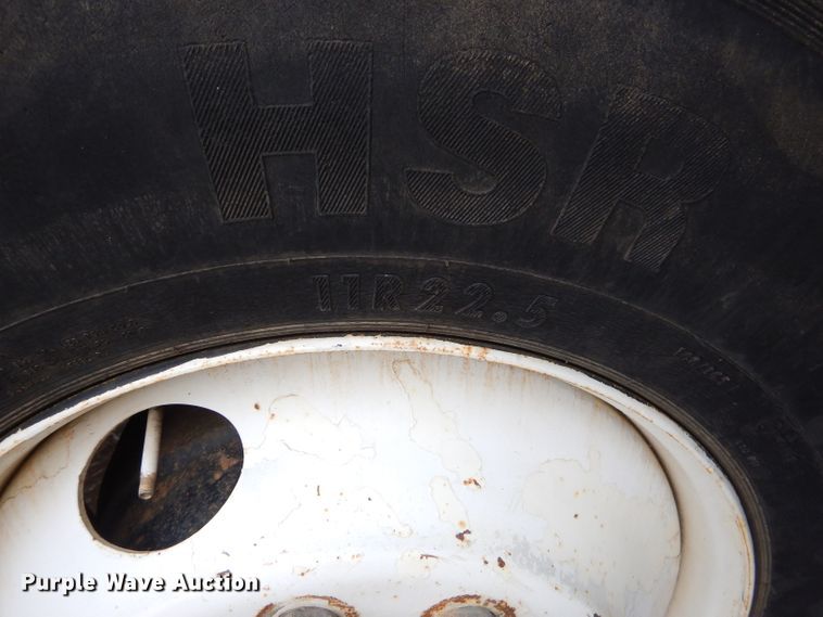 image for item GO9978 1992 Ford LA8000 water truck