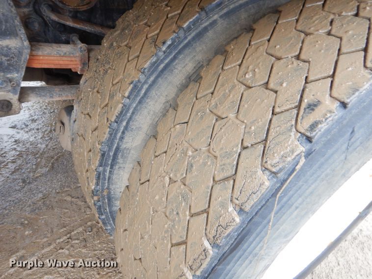 image for item GO9978 1992 Ford LA8000 water truck