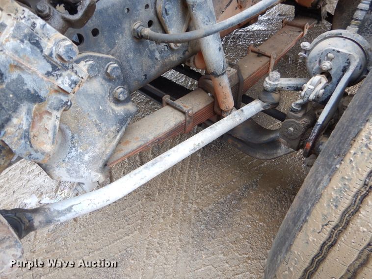 image for item GO9978 1992 Ford LA8000 water truck