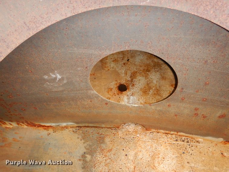 image for item GO9978 1992 Ford LA8000 water truck