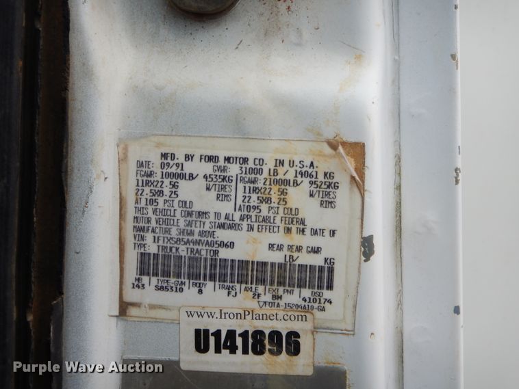 image for item GO9978 1992 Ford LA8000 water truck