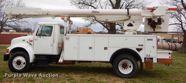 image for item GP9015 2000 International 4900 bucket truck