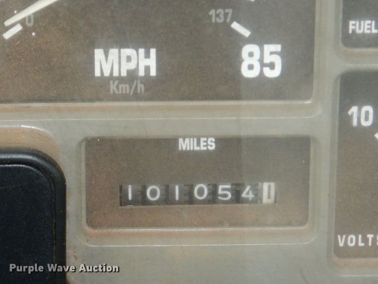 image for item GP9015 2000 International 4900 bucket truck