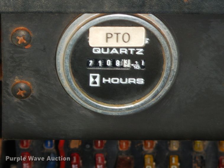 image for item GP9015 2000 International 4900 bucket truck