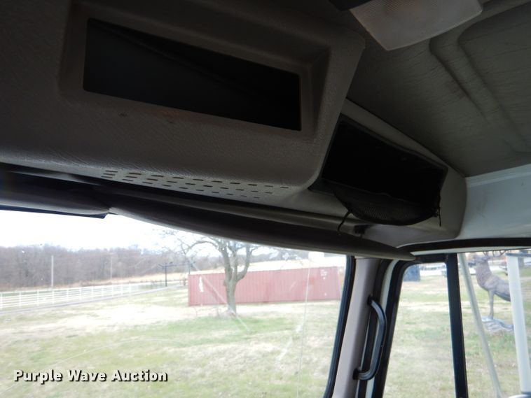 image for item GP9015 2000 International 4900 bucket truck