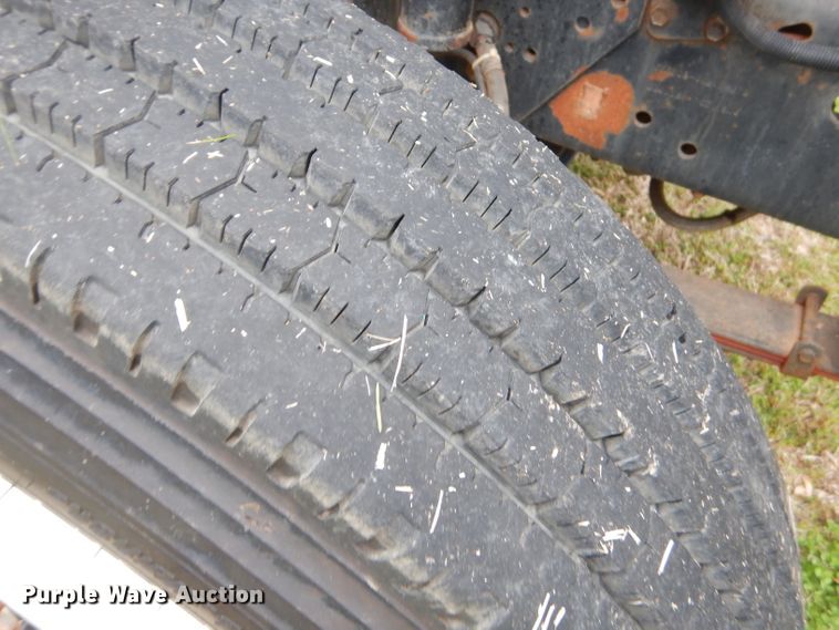 image for item GP9015 2000 International 4900 bucket truck