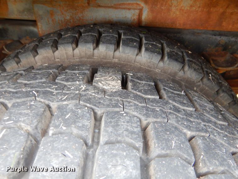 image for item GP9015 2000 International 4900 bucket truck