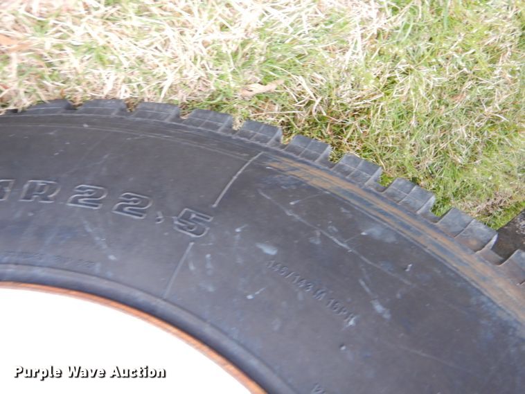 image for item GP9015 2000 International 4900 bucket truck