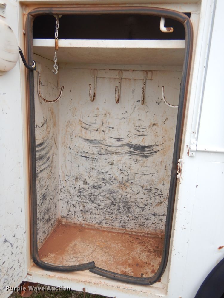 image for item GP9015 2000 International 4900 bucket truck