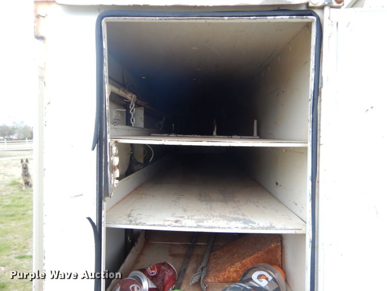 image for item GP9015 2000 International 4900 bucket truck