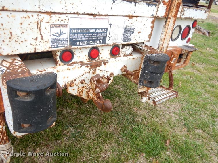 image for item GP9015 2000 International 4900 bucket truck