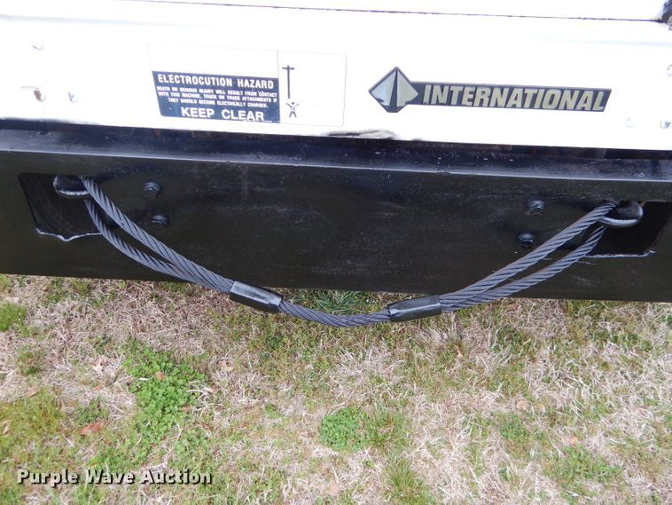 image for item GP9015 2000 International 4900 bucket truck