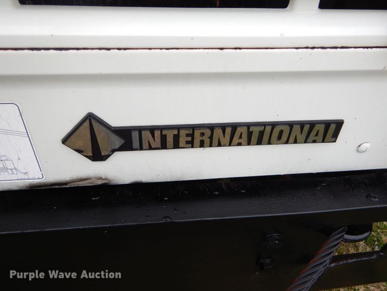 image for item GP9015 2000 International 4900 bucket truck