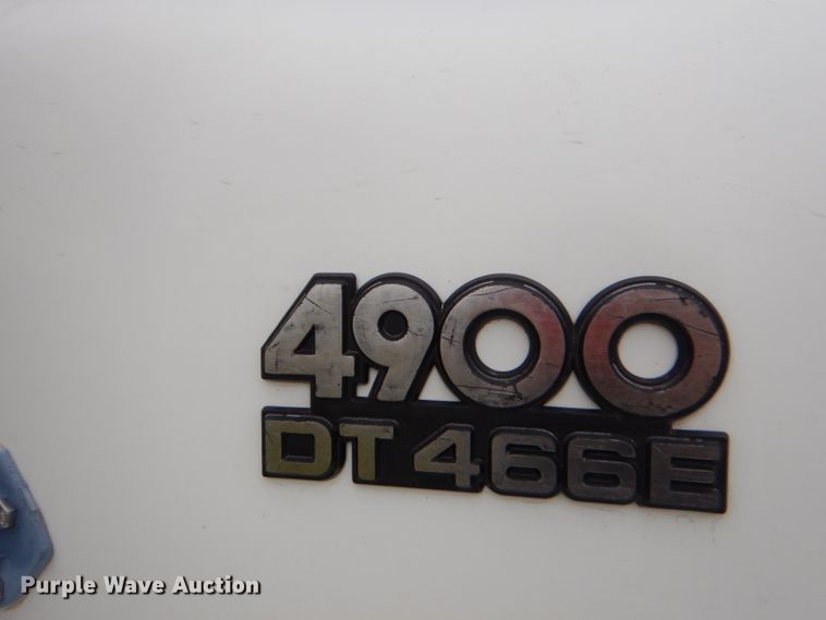 image for item GP9015 2000 International 4900 bucket truck