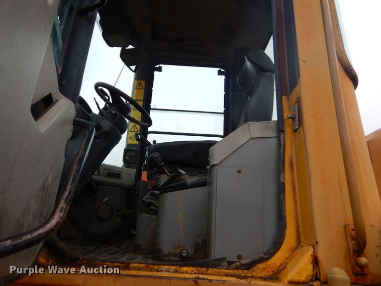 image for item GP9018 2002 Komatsu WA320  wheel loader