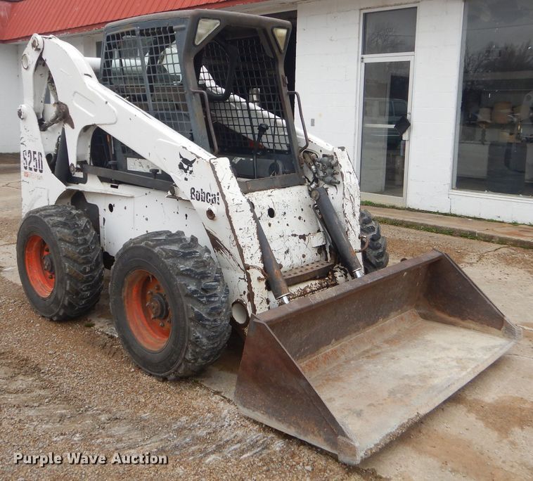 image for item GP9020 2004 Bobcat S250  skid steer loader
