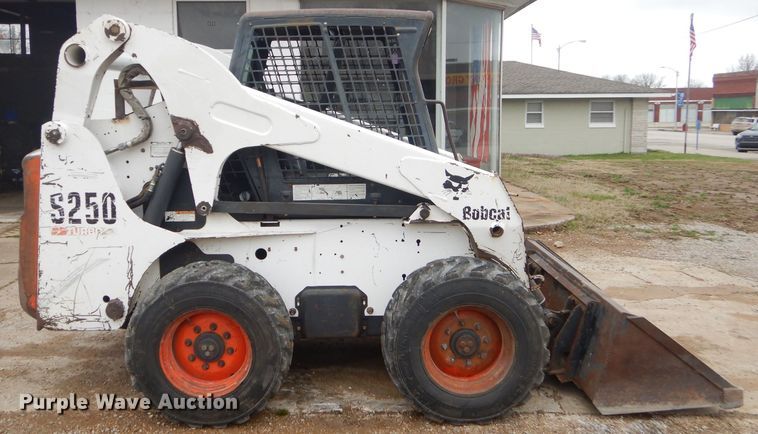 image for item GP9020 2004 Bobcat S250  skid steer loader