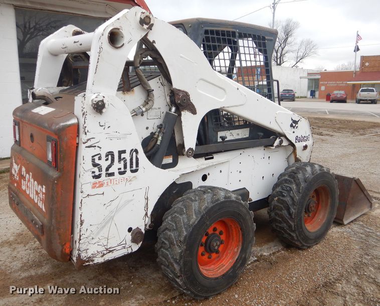 image for item GP9020 2004 Bobcat S250  skid steer loader