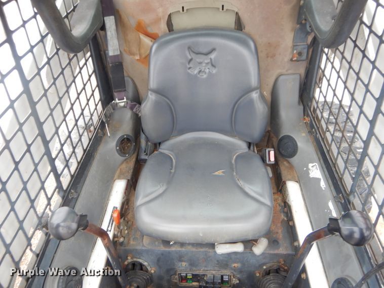 image for item GP9020 2004 Bobcat S250  skid steer loader