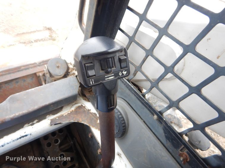 image for item GP9020 2004 Bobcat S250  skid steer loader