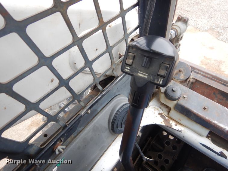 image for item GP9020 2004 Bobcat S250  skid steer loader