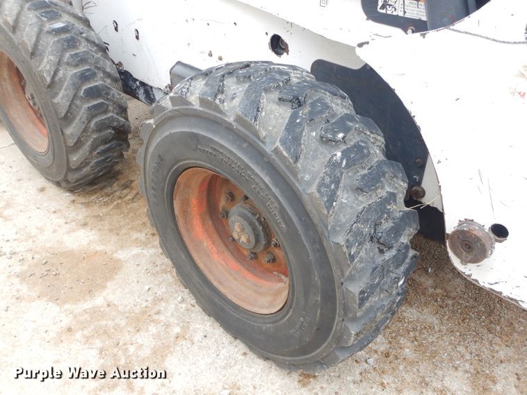 image for item GP9020 2004 Bobcat S250  skid steer loader