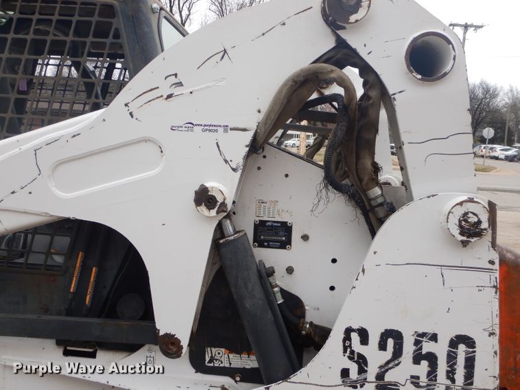 image for item GP9020 2004 Bobcat S250  skid steer loader