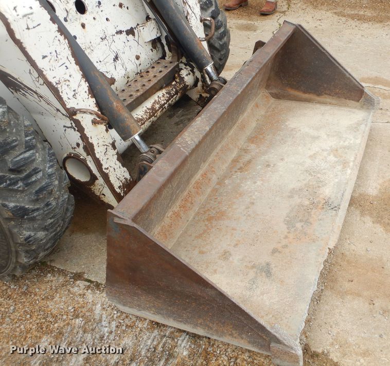 image for item GP9020 2004 Bobcat S250  skid steer loader