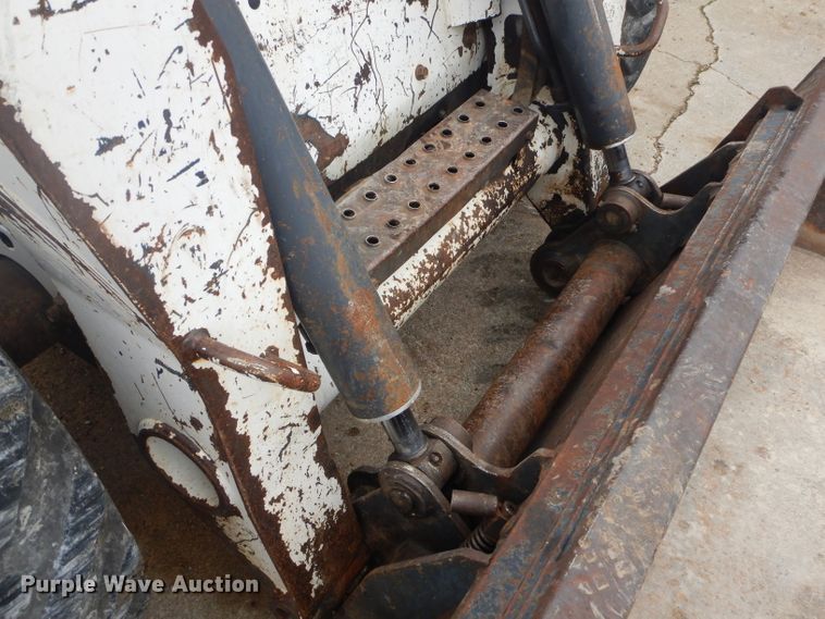 image for item GP9020 2004 Bobcat S250  skid steer loader