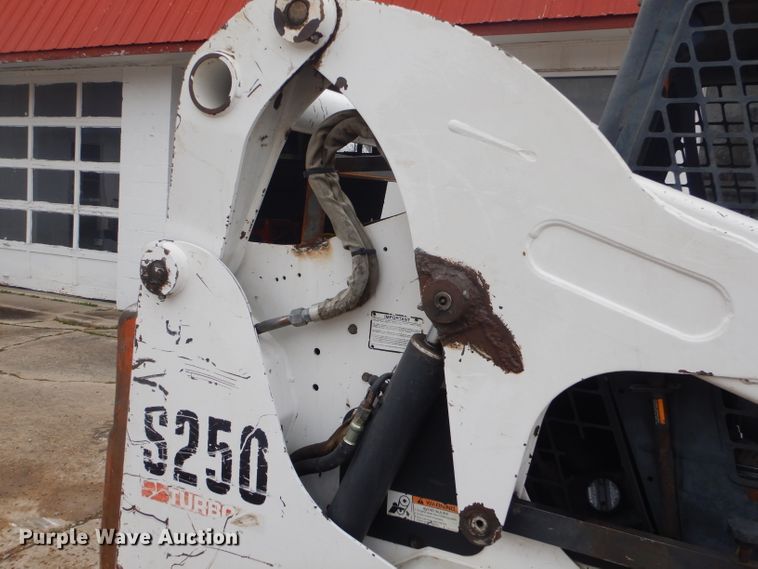 image for item GP9020 2004 Bobcat S250  skid steer loader