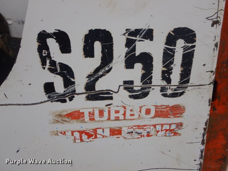 image for item GP9020 2004 Bobcat S250  skid steer loader