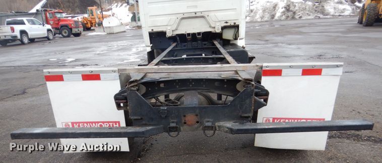 image for item GW9571 2001 Freightliner FL50 truck cab and chassis