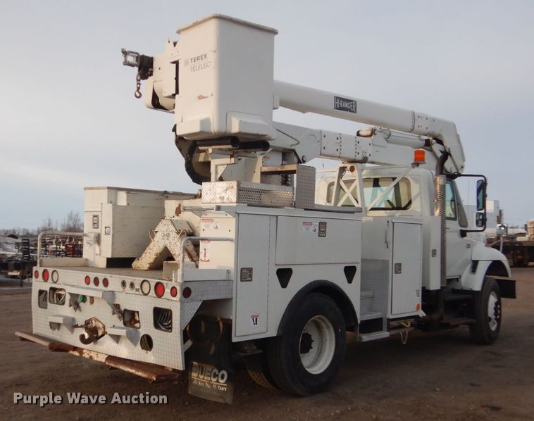 image for item GW9608 2006 International 7400 bucket truck