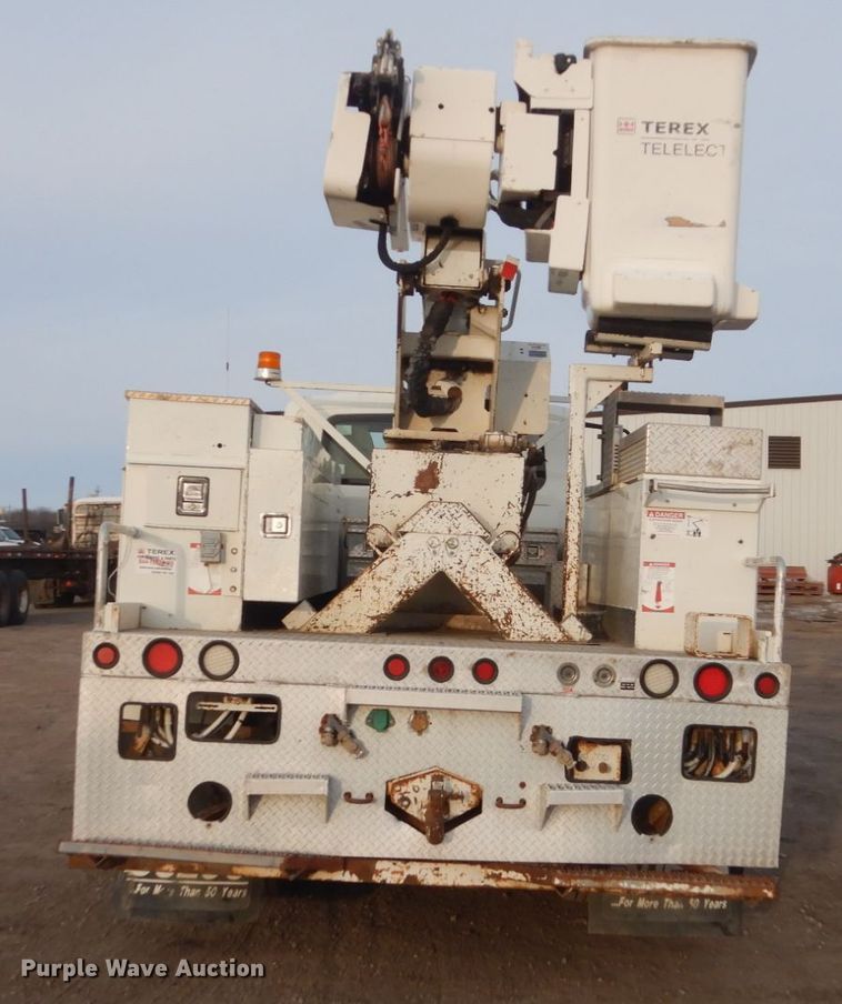 image for item GW9608 2006 International 7400 bucket truck